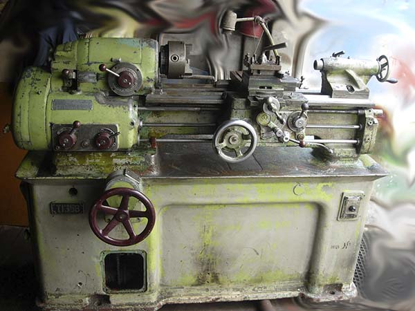 Фото токарно-гвинторізного верстата Т135в